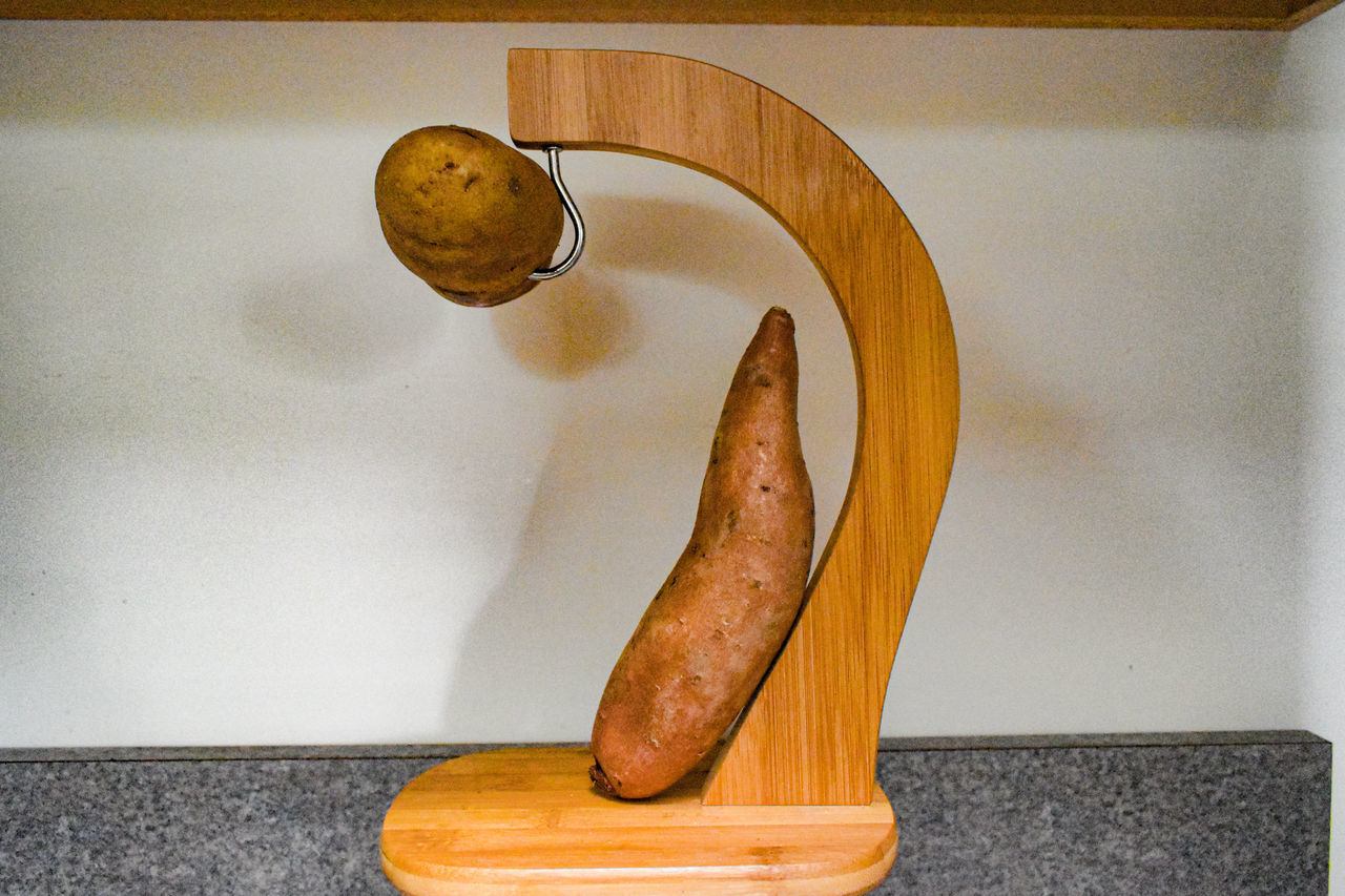 HIGH ANGLE VIEW OF BREAD ON TABLE