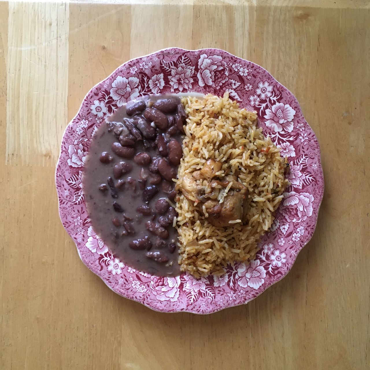 HIGH ANGLE VIEW OF BREAKFAST