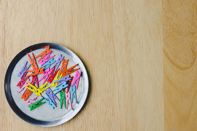 Directly above shot of colorful clothespins on table