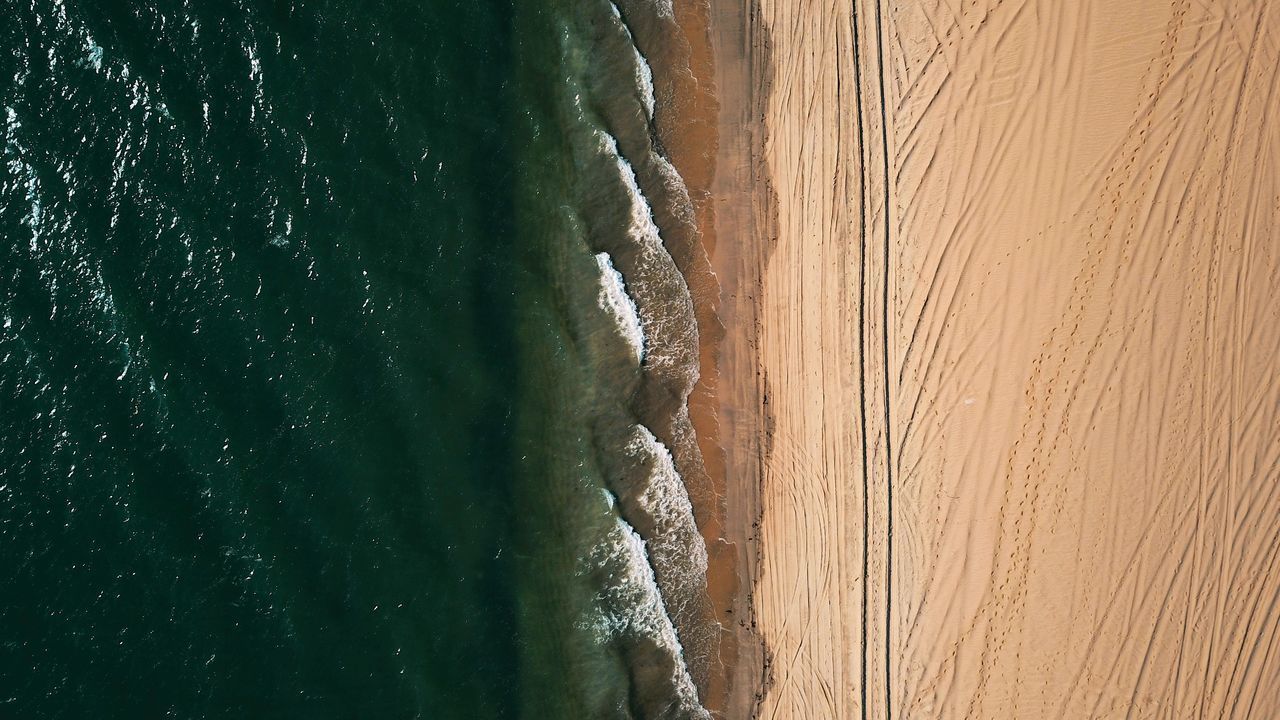 HIGH ANGLE VIEW OF SEA SHORE AT BEACH