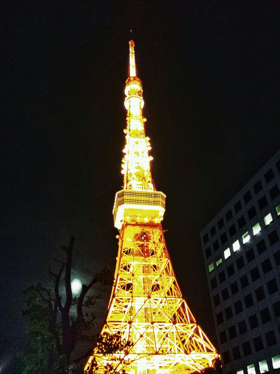 architecture, built structure, illuminated, tower, night, building exterior, low angle view, famous place, tall - high, travel destinations, international landmark, capital cities, tourism, travel, city, eiffel tower, sky, clear sky, spire, dusk