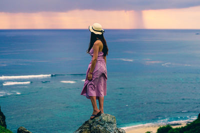 Side view of teenage girl looking at sea