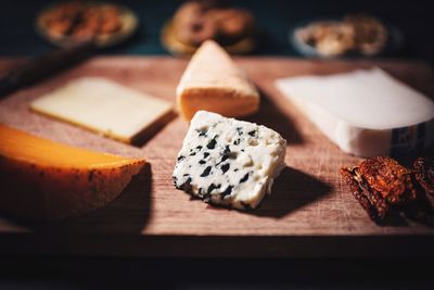 Close-up of bread on cutting board