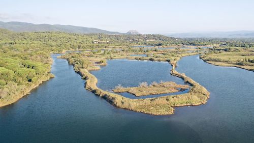 Panoramic view of lake and mountains against sky