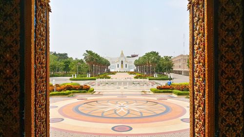 Fountain amidst buildings against sky