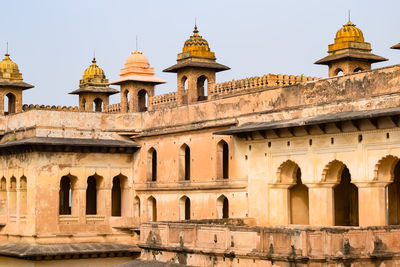 Beautiful view of orchha palace fort, raja mahal and chaturbhuj temple from jahangir mahal, orchha