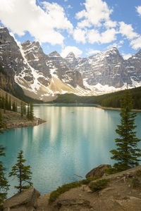 Ten peaks reflected in moraine lake, banff