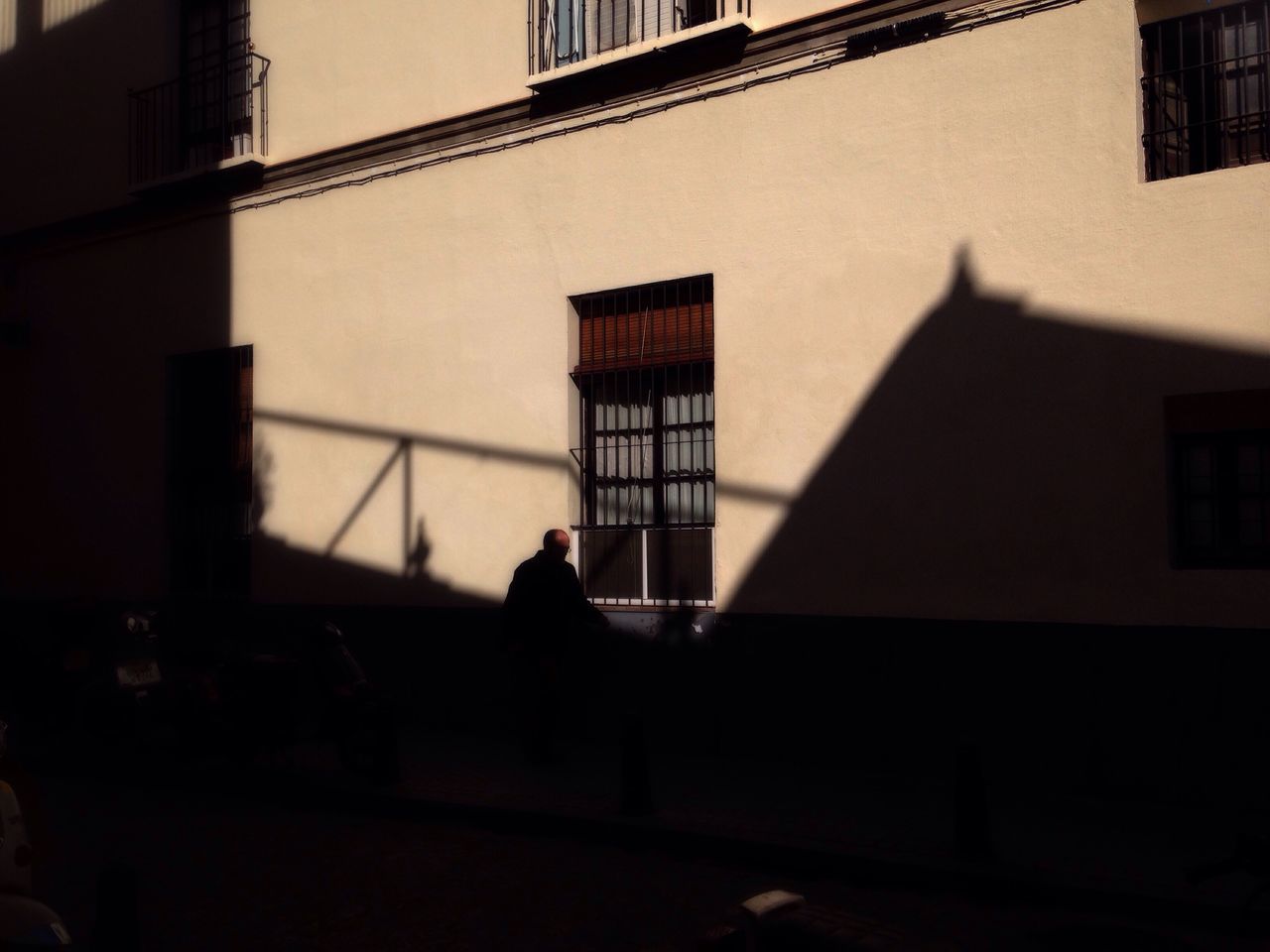 SILHOUETTE OF BUILDING WITH SUNLIGHT