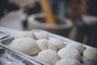 Pounding rice cakes at the end of the year for the new year delicious handmade rice cakes