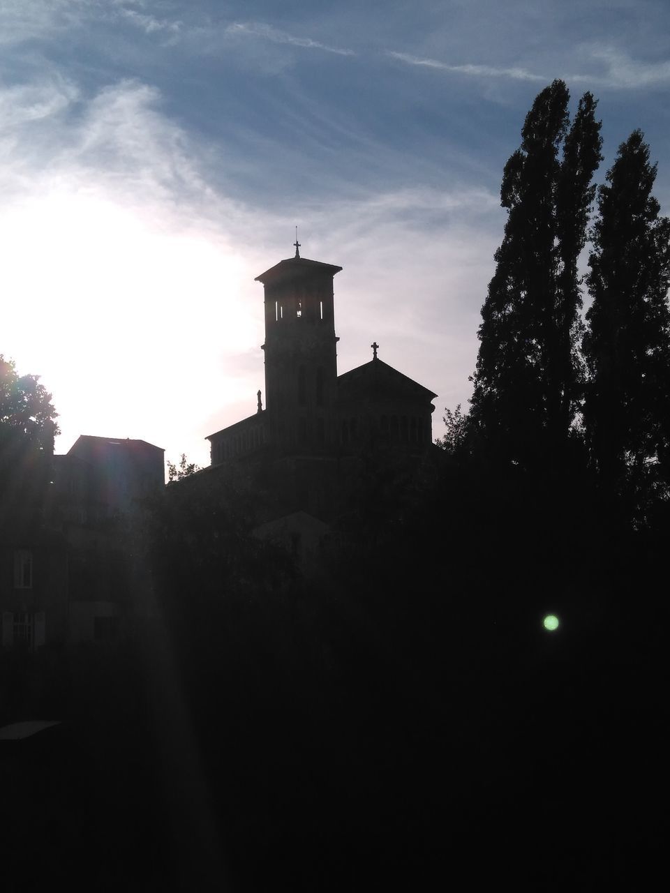 LOW ANGLE VIEW OF SILHOUETTE BUILDING AGAINST SKY