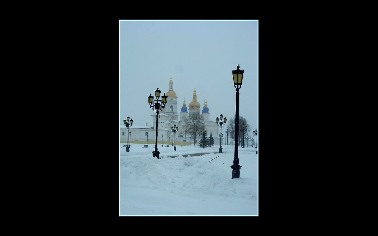 snow, winter, cold temperature, window, season, indoors, weather, copy space, glass - material, transparent, clear sky, nature, built structure, architecture, house, no people, lighting equipment, sky, night, street light