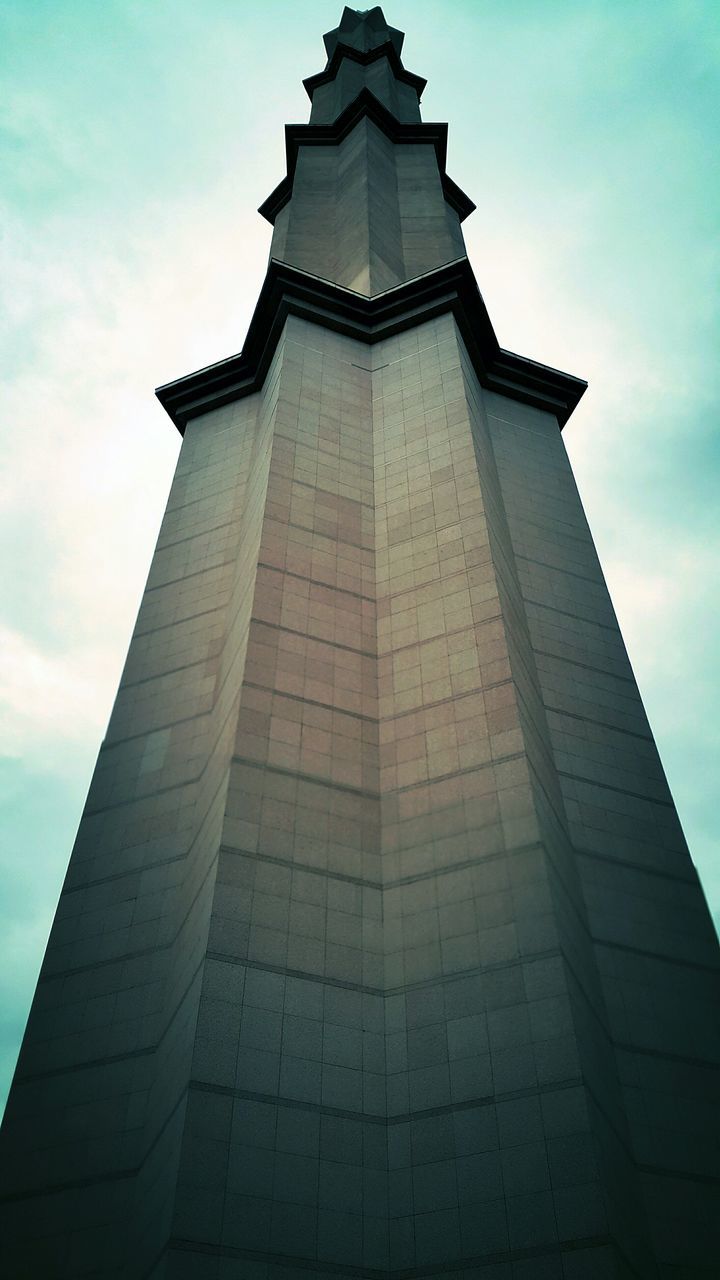 low angle view, architecture, built structure, building exterior, sky, famous place, religion, travel destinations, place of worship, history, spirituality, tourism, tower, international landmark, travel, tall - high, architectural feature, cloud - sky, day