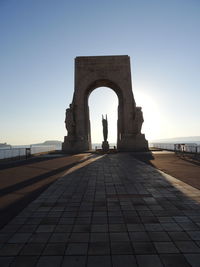 Arch bridge