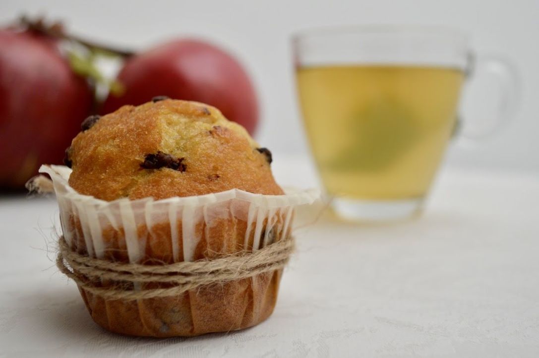 food and drink, food, muffin, baked, dessert, fruit, freshness, produce, healthy eating, drink, sweet food, refreshment, indoors, no people, breakfast, dish, still life, plant, sweet, studio shot, table, glass, wellbeing, close-up, focus on foreground, drinking glass, meal, household equipment