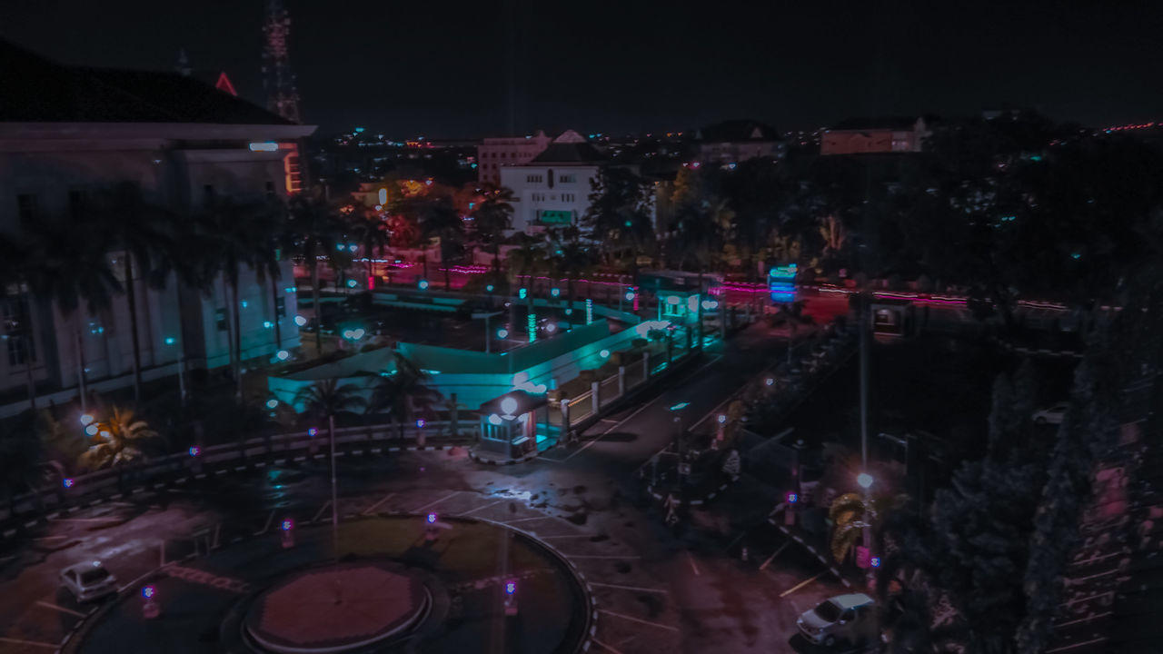 HIGH ANGLE VIEW OF ILLUMINATED CITYSCAPE AT NIGHT