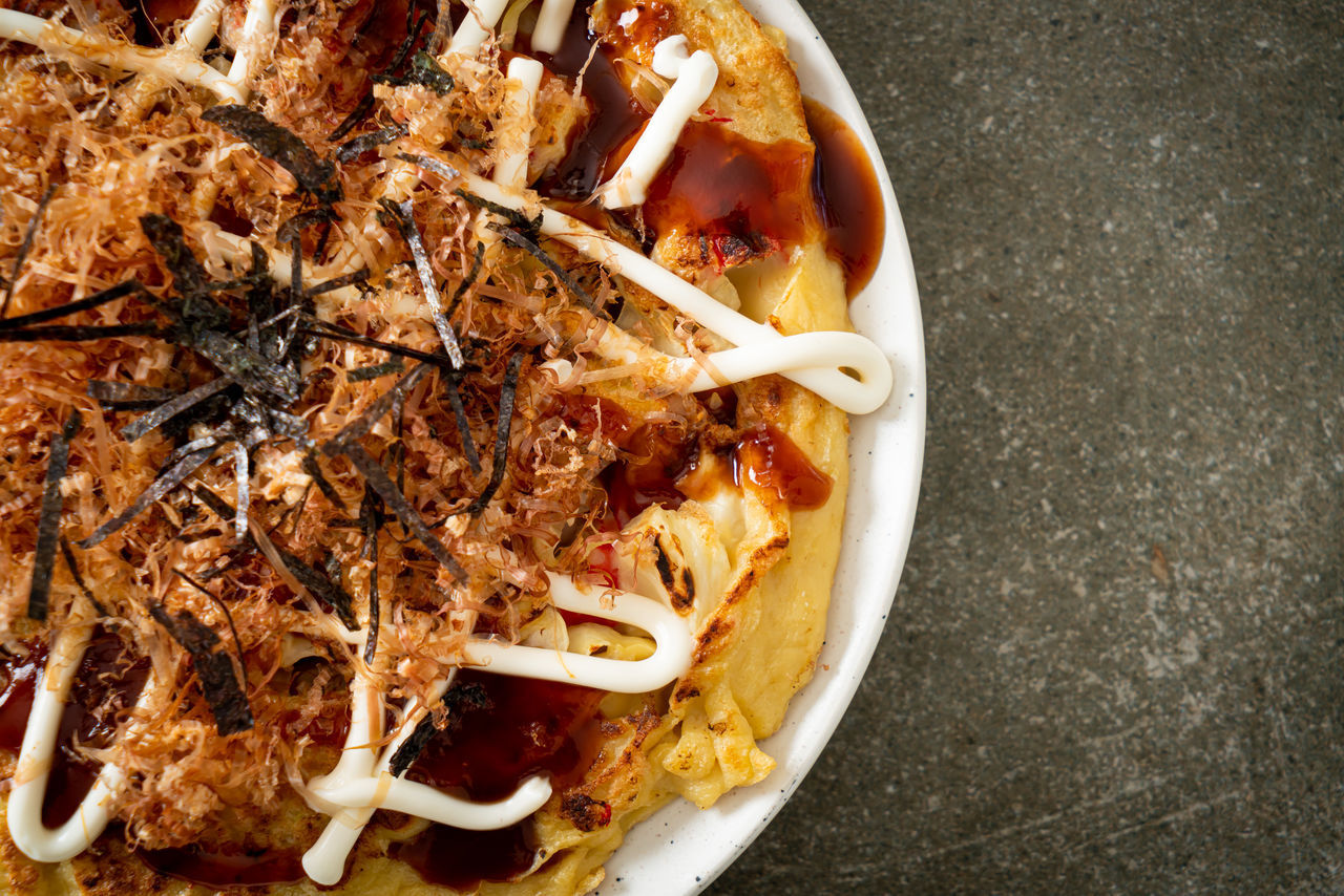 HIGH ANGLE VIEW OF FOOD SERVED IN BOWL