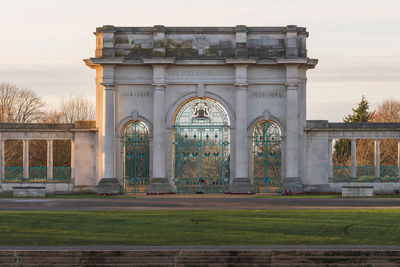 Memorial arch located in west bridgford in nottingham east midlands river trent along the embankment