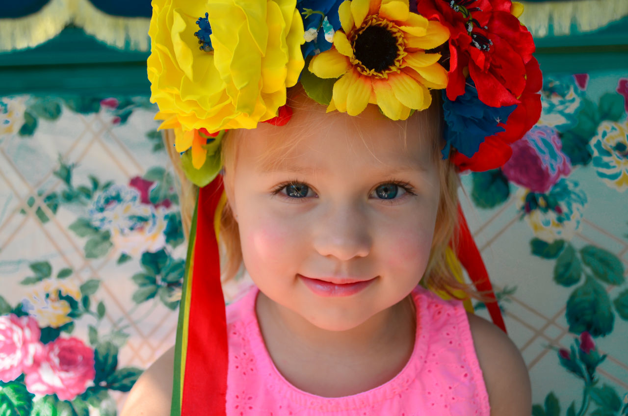 childhood, child, portrait, looking at camera, one person, girls, real people, females, innocence, women, front view, cute, lifestyles, headshot, leisure activity, flower, smiling, flower head, human face
