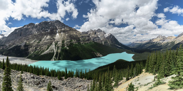 Panoramic view of lake and mountains against sky