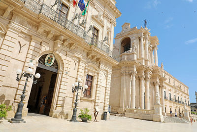 Piazza del duomo square with the cathedral, unesco world heritage site in syracuse, sicily