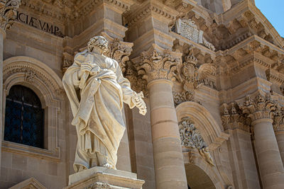 One of the statues of the cathedral of ortigia, siracusa.