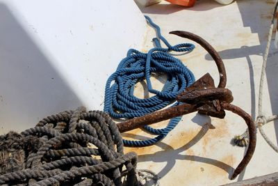 Close-up of rope tied on metal