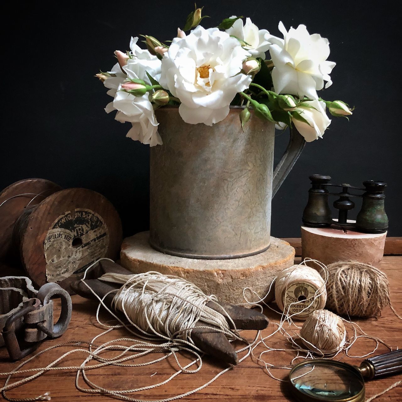 CLOSE-UP OF WHITE ROSES ON TABLE