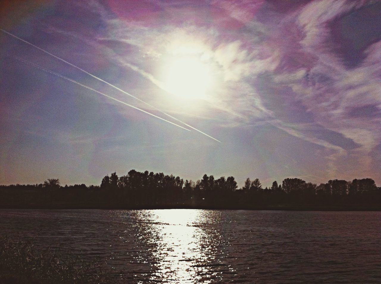 water, waterfront, tranquil scene, tranquility, scenics, sun, beauty in nature, sky, reflection, nature, silhouette, lake, sunset, sunlight, tree, idyllic, sunbeam, cloud - sky, river, rippled