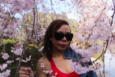 Woman wearing sunglasses