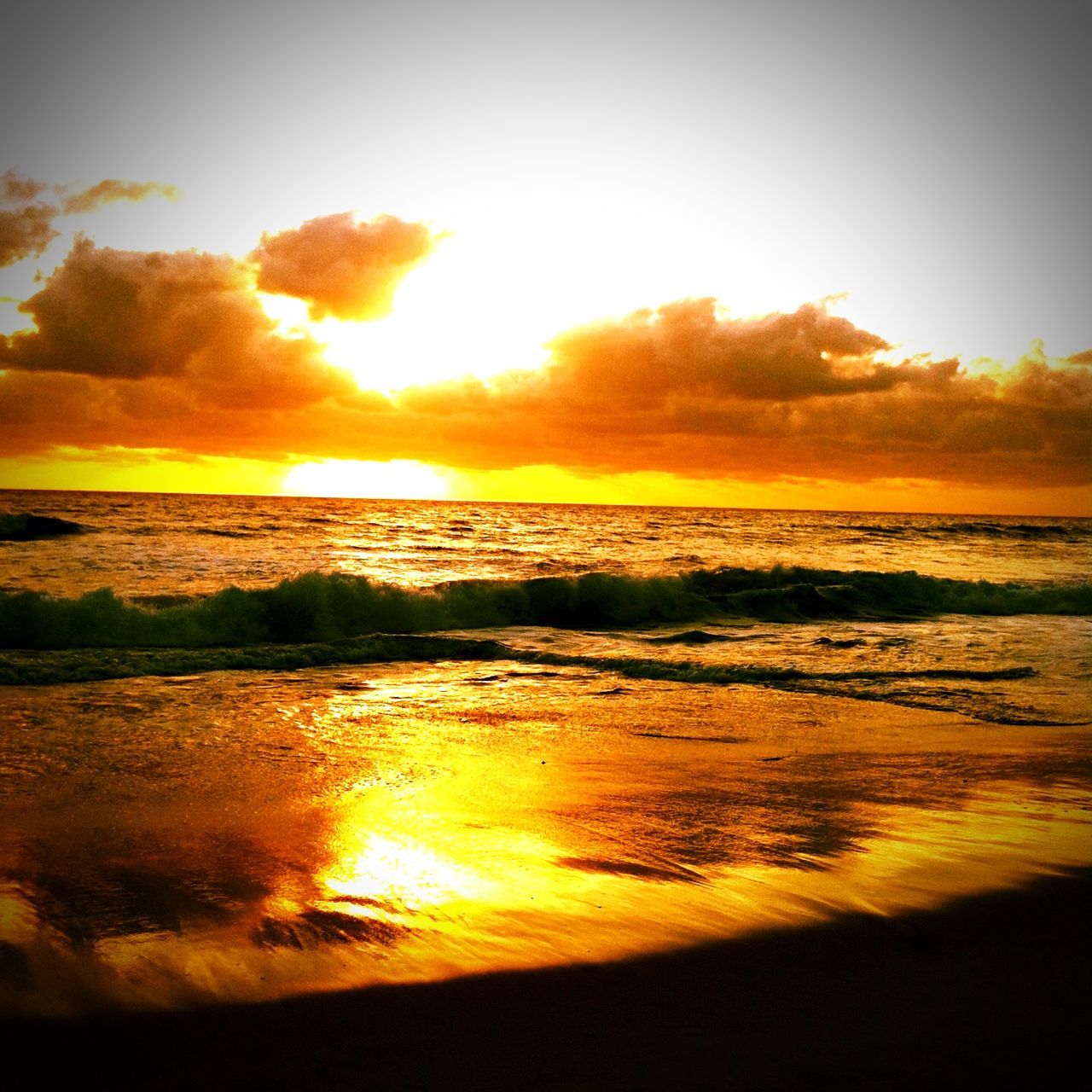 sunset, sea, beach, water, horizon over water, sun, scenics, orange color, tranquil scene, shore, tranquility, beauty in nature, reflection, sand, idyllic, sky, nature, sunlight, coastline, silhouette