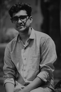 Portrait of young man wearing sunglasses