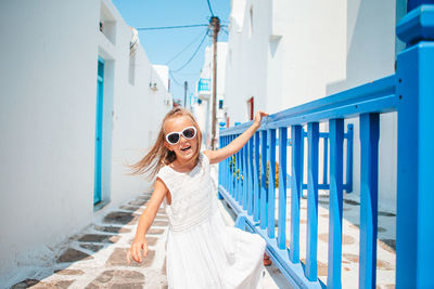 Portrait of young woman in sunglasses