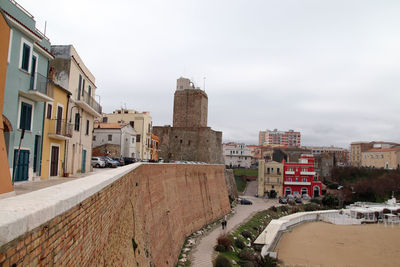 The swabian castle characterizes the image of the medieval village of the city with its profile.