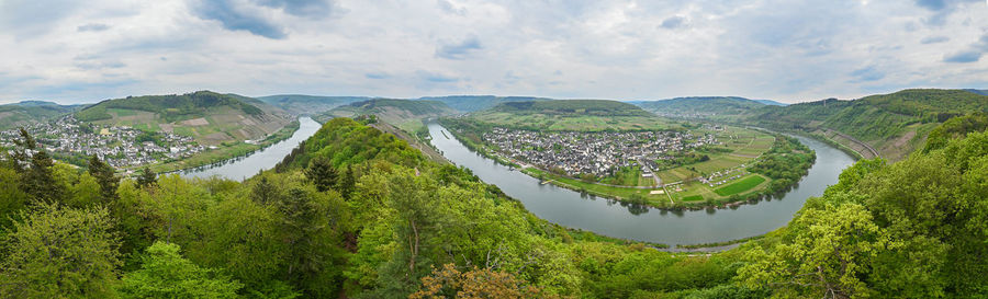 Panoramic view of loops in meandering moselle river near pünderich, germany