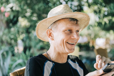 Portrait of a smiling young woman outdoors