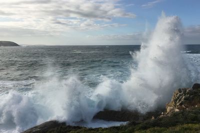 Waves splashing on rocks