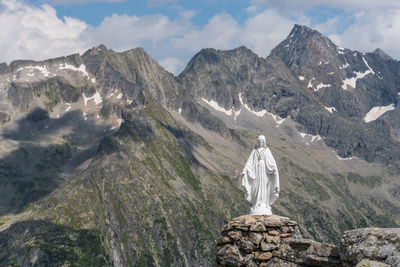 Statue against mountain range against sky