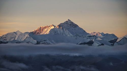 Sunrise mount everest 