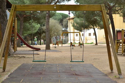 Empty swing in park