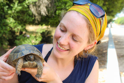 Portrait of a smiling young woman outdoors