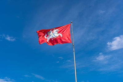 The state flag of lithuania with a knight rider on a white horse on a crane background