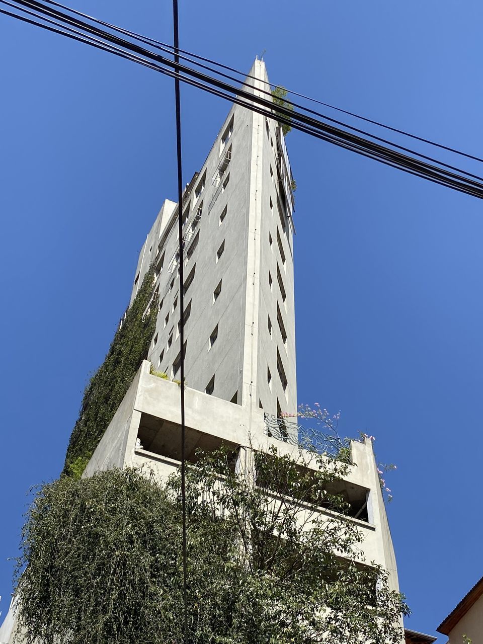 LOW ANGLE VIEW OF BUILDING UNDER CONSTRUCTION AGAINST CLEAR BLUE SKY