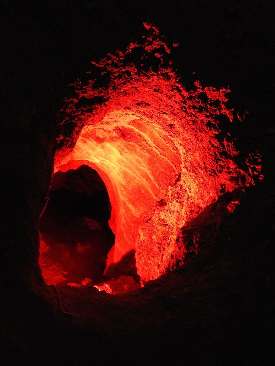 RED ROCK FORMATION IN THE DARK