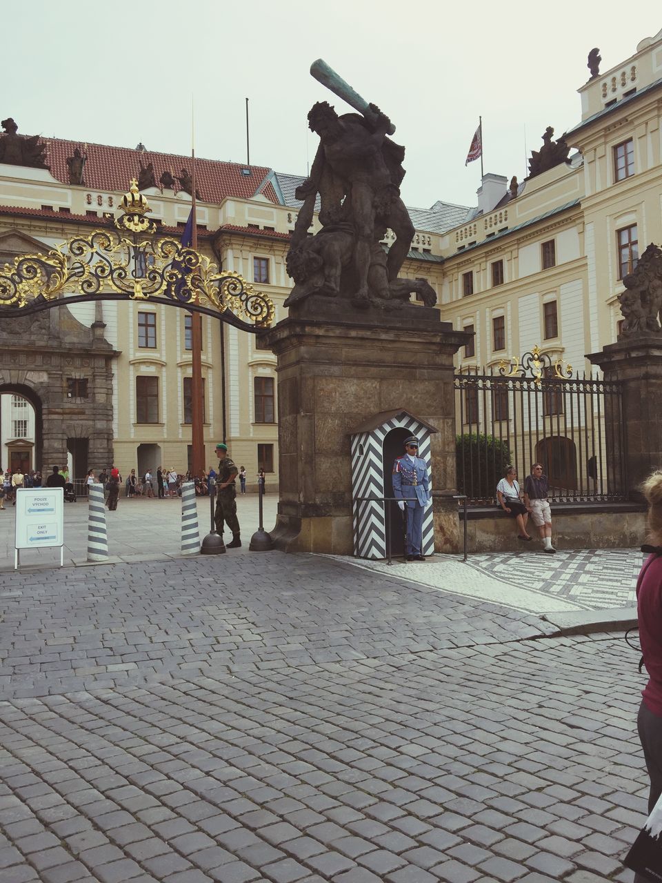 STATUE OF HISTORIC BUILDING