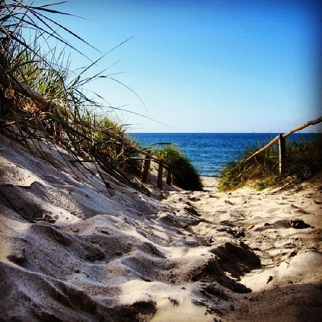 sea, horizon over water, beach, clear sky, water, sand, shore, tranquil scene, tranquility, scenics, blue, copy space, beauty in nature, nature, idyllic, coastline, sky, wave, remote, sunlight