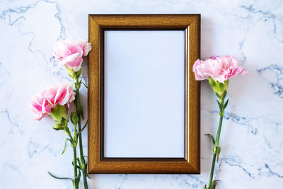 Close-up of pink roses in vase on table