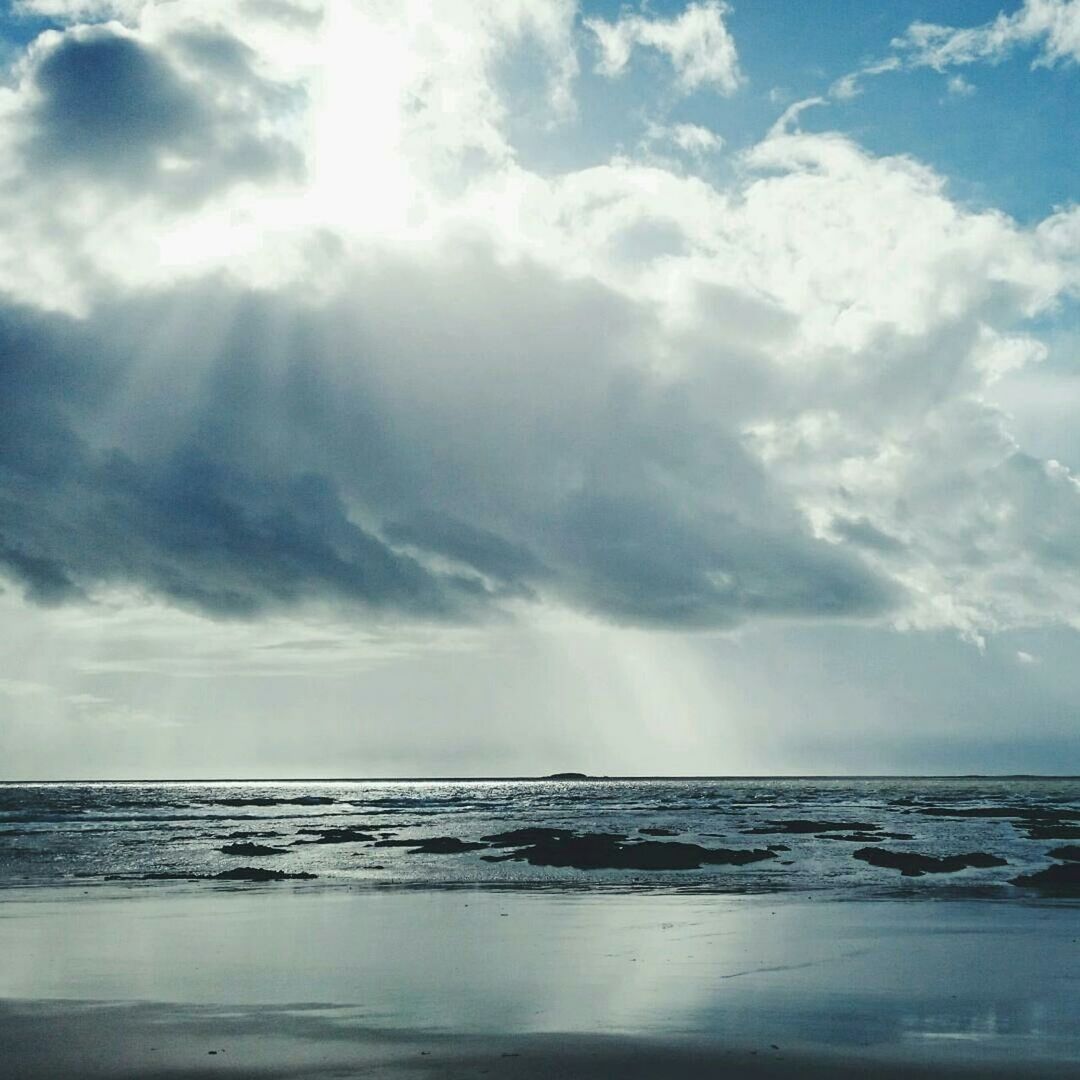 sea, water, sky, horizon over water, cloud - sky, scenics, tranquil scene, tranquility, beach, beauty in nature, cloudy, nature, cloud, shore, idyllic, wave, waterfront, reflection, sunlight, day