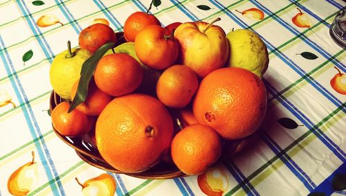 Close-up of oranges