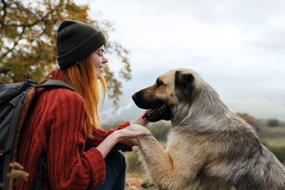 Side view of young woman with dog