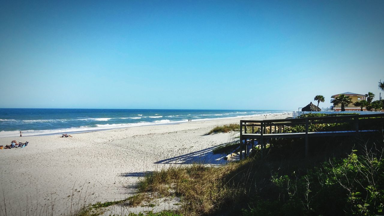 sea, horizon over water, beach, water, clear sky, shore, copy space, scenics, tranquil scene, sand, blue, tranquility, beauty in nature, nature, incidental people, idyllic, wave, vacations, coastline, sky